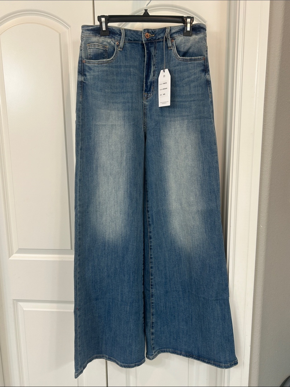 NWT High-Rise Wide Leg Jeans in Medium Blue Wash